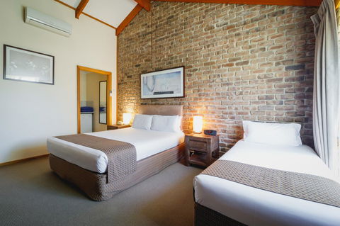 The Lodge By Manna - Accommodation Main Beach 8