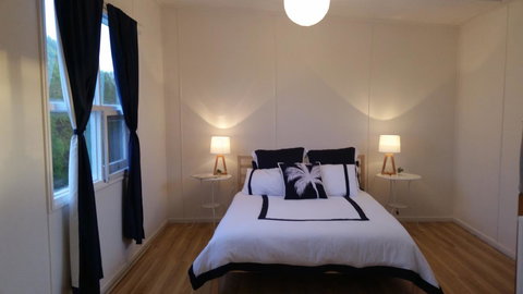 The Sandland Shack - Accommodation Main Beach 1