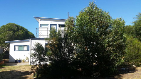 The Sandland Shack - Accommodation Main Beach 5