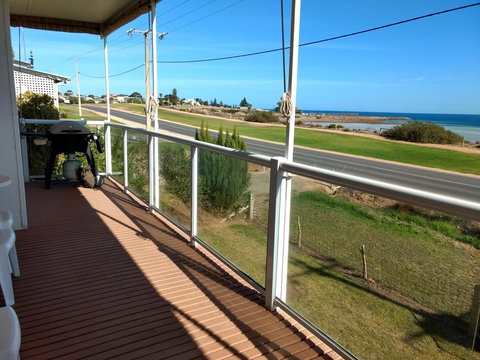 Seafront Shack - Accommodation Main Beach 10