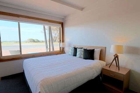 Harbour View Motel - Accommodation Main Beach 20