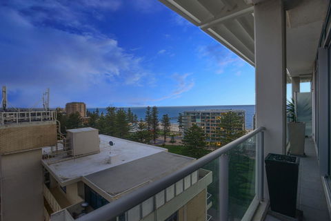 Glenelg Skyline Penthouse - Accommodation Main Beach 5