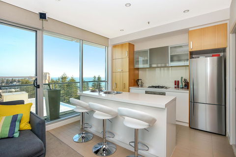 Glenelg Skyline Penthouse - Accommodation Main Beach 9
