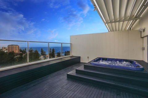 Glenelg Skyline Penthouse - Accommodation Main Beach 2
