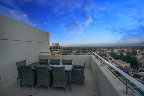 Glenelg Skyline Penthouse - Accommodation Main Beach 11