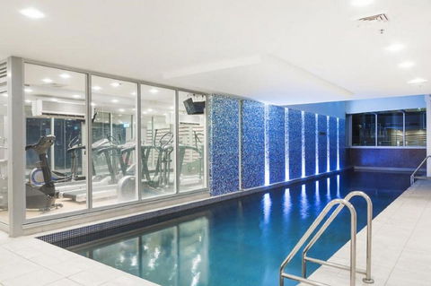 Glenelg Skyline Penthouse - Accommodation Main Beach 1