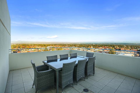Glenelg Skyline Penthouse - Accommodation Main Beach 39
