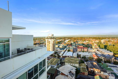 Glenelg Skyline Penthouse - Accommodation Main Beach 17