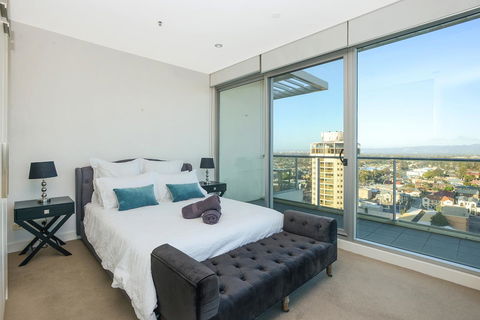 Glenelg Skyline Penthouse - Accommodation Main Beach 19