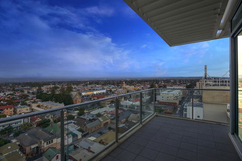 Glenelg Skyline Penthouse - Accommodation Main Beach 28