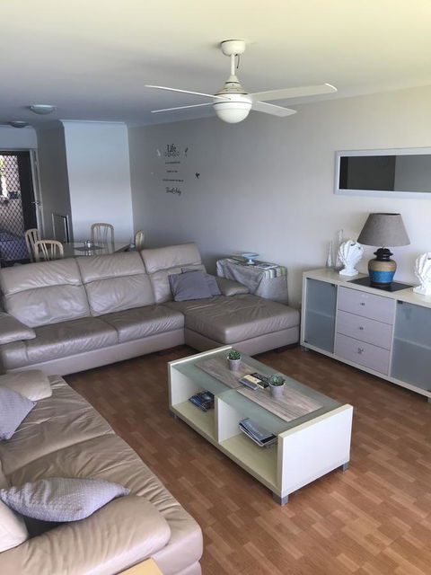 Lakeside - Accommodation Main Beach 3
