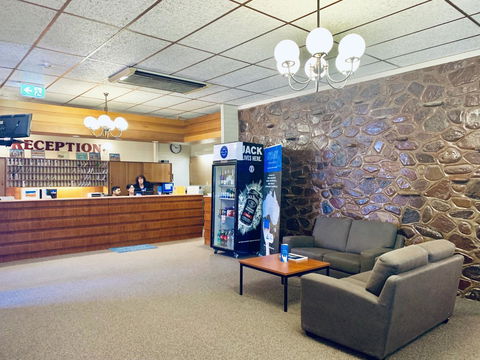 Opal Inn Hotel, Motel, Caravan Park - Accommodation Main Beach 30