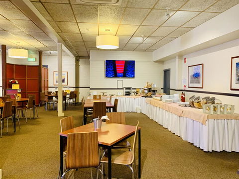 Opal Inn Hotel, Motel, Caravan Park - Accommodation Main Beach 25