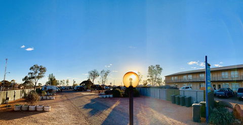 Opal Inn Hotel, Motel, Caravan Park - Accommodation Main Beach 42