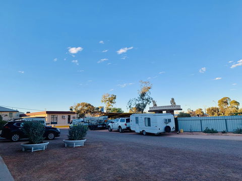 Opal Inn Hotel, Motel, Caravan Park - Accommodation Main Beach 40