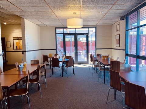 Opal Inn Hotel, Motel, Caravan Park - Accommodation Main Beach 27