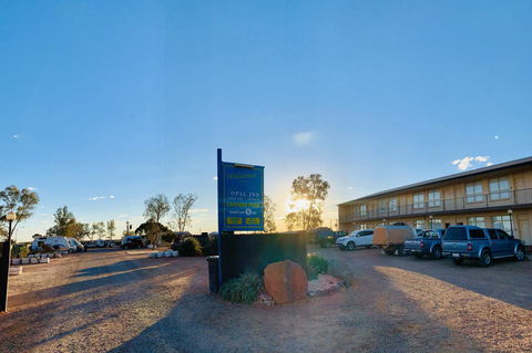Opal Inn Hotel, Motel, Caravan Park - Accommodation Main Beach 41