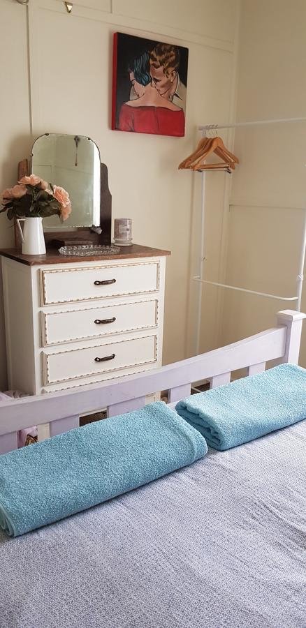 Sinclair Cottage - Accommodation Main Beach 14