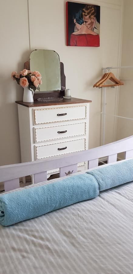 Sinclair Cottage - Accommodation Main Beach 3