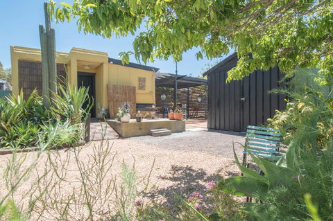 Sinclair Cottage - Accommodation Main Beach 30