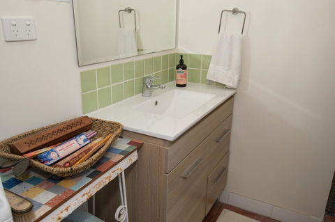 Sinclair Cottage - Accommodation Main Beach 18