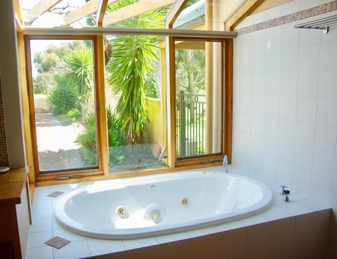 Scobie Lane Retreat - Accommodation Main Beach 6