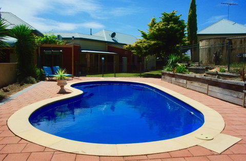 Scobie Lane Retreat - Accommodation Main Beach 3
