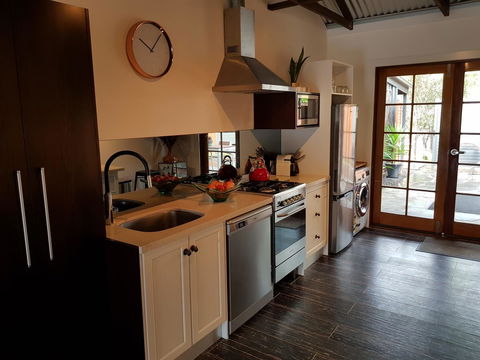 Irongate Studio B&B - Accommodation Main Beach 5