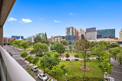 Swainson On Hindmarsh - Accommodation Main Beach 17