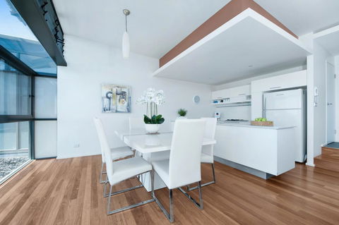 One Mile Retreat - Accommodation Main Beach 4