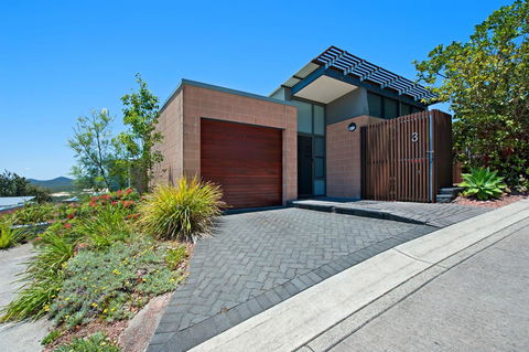 One Mile Retreat - Accommodation Main Beach 14