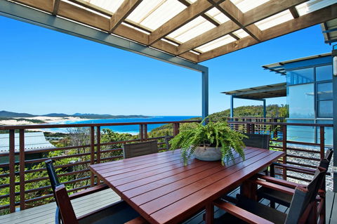 One Mile Retreat - Accommodation Main Beach 1