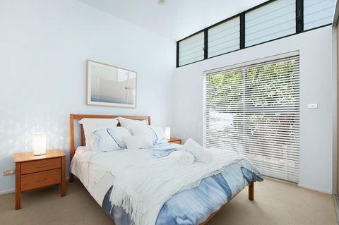 One Mile Retreat - Accommodation Main Beach 6