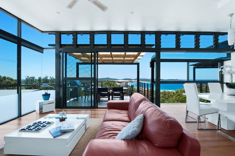 One Mile Retreat - Accommodation Main Beach 0
