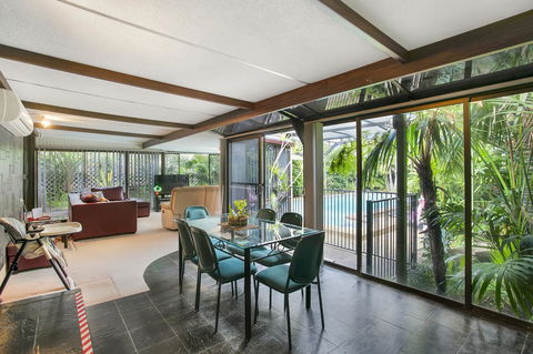 The Palms - Accommodation Main Beach 11