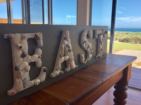 Middle River Beach House - East & West House - Accommodation Main Beach 19