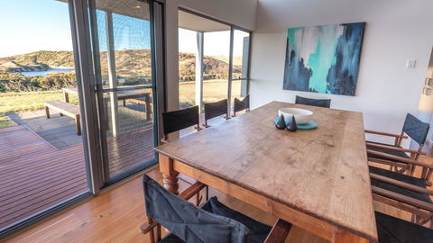 Middle River Beach House - East & West House - Accommodation Main Beach 8