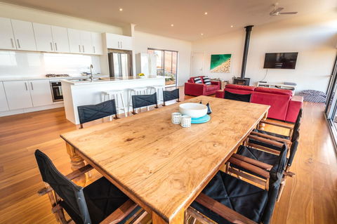 Middle River Beach House - East & West House - Accommodation Main Beach 3