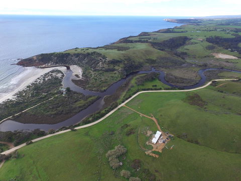Middle River Beach House - East & West House - Accommodation Main Beach 4