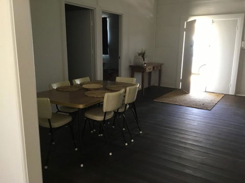 35 Trevena Road - Accommodation Main Beach 12