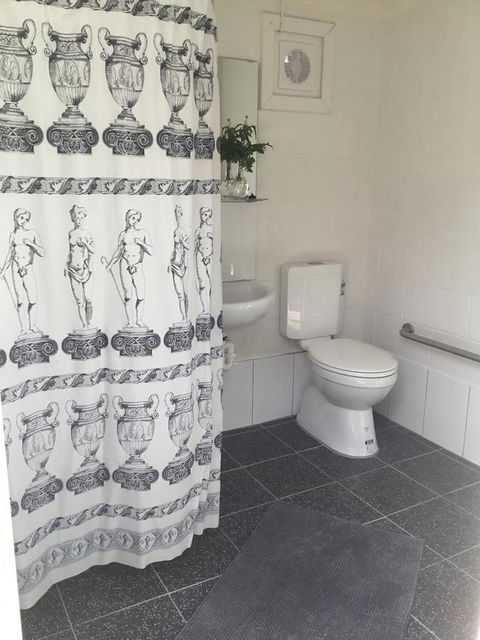 35 Trevena Road - Accommodation Main Beach 15