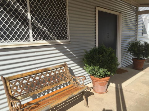 35 Trevena Road - Accommodation Main Beach 0