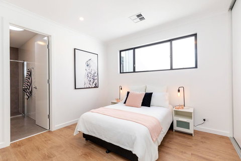 Brand New Affordable Luxury 3 Bedroom 3 Bathrooms House Close To Adelaide City, Chinatown, Beach, Adelaide Airport - Accommodation Main Beach 0