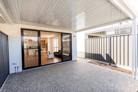 Brand New Affordable Luxury 3 Bedroom 3 Bathrooms House Close To Adelaide City, Chinatown, Beach, Adelaide Airport - Accommodation Main Beach 3