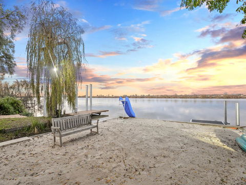 Muse On The Murray - Accommodation Main Beach 5