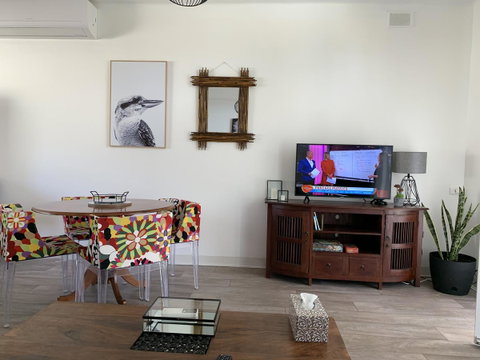 Sunshine Four - Accommodation Main Beach 4