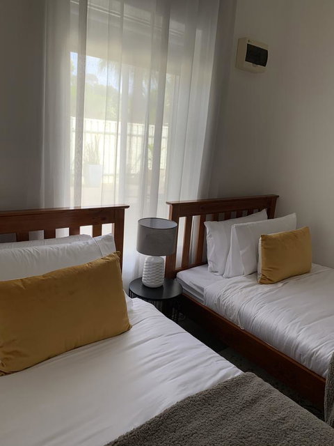 Sunshine Four - Accommodation Main Beach 35