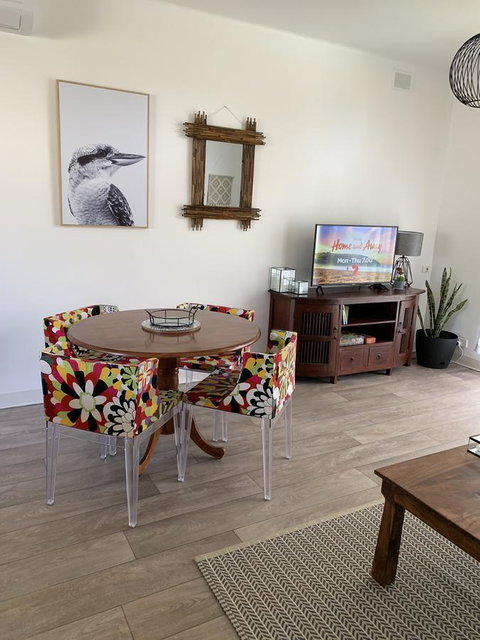 Sunshine Four - Accommodation Main Beach 3