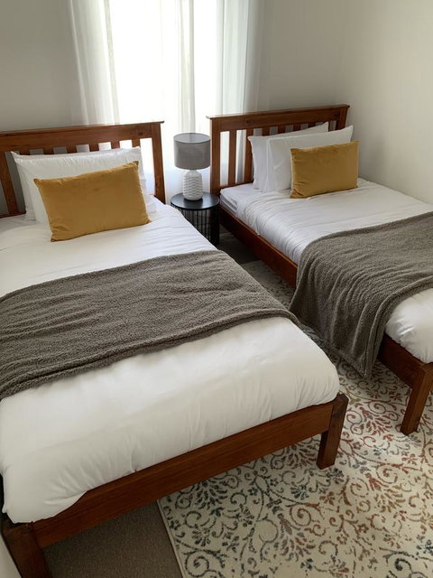 Sunshine Four - Accommodation Main Beach 36