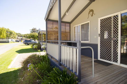Lakeside Tourist Park - Accommodation Main Beach 11